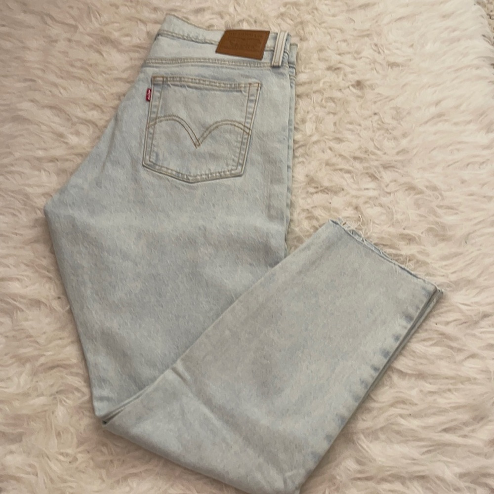 NWOT LEVI’S WEDGIE JEANS